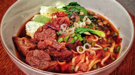  Baiyin City's Hand-Pulled Noodles with Spicy Beef: Can This Flavorful Bowl Transport You to China's Northwestern Heart?