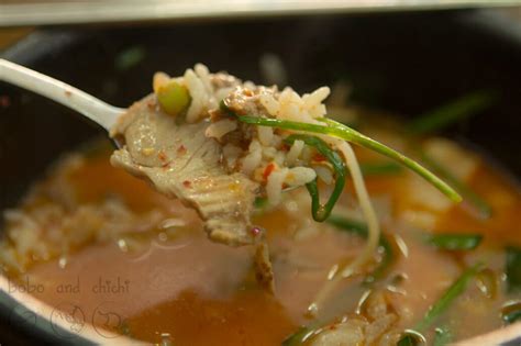  Dwaeji Gukbap: Een verrukkelijk kruidige en verfrissende bouillon voor je ziel!