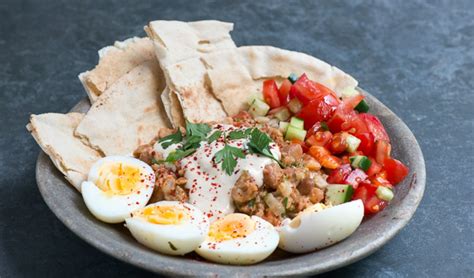  Ful Medames: Een Romige en Kruidige Ontbijt Traktatie uit Gizeh!