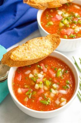  Gazpacho Andaluz: Een Koude Soep Vol Zomerse Frisheid En Pittige Specerijen!