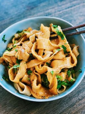  Hand Pulled Noodles Met Lampolie; De Vlijmscherpe Smaakt Van Traditionele Chinese Kookkunst